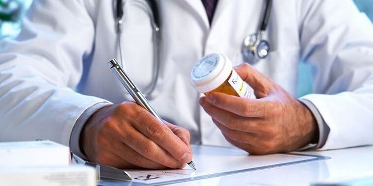 Medicul prescrie medicamente pentru tratamentul osteocondrozei